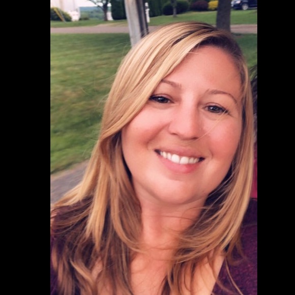 Meet your Posher, Carly - Picture 2 of 2